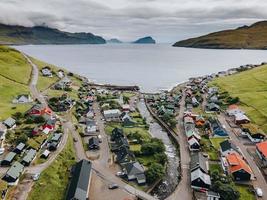 de kvivik by i de faroe öar foto