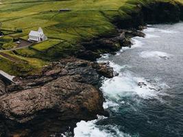 de vidareidi kyrkja på vidoy, faroe öar foto