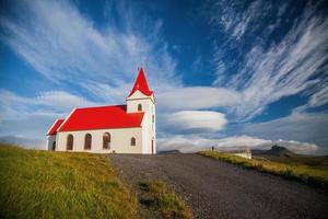 ingjaldsholskirkja kyrka i de snaefellsness halvö i island foto