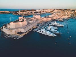 solnedgång Drönare visningar sett i valletta, malta foto