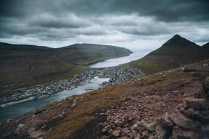 de stad av klaksvik i faroe öar foto