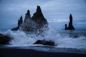 se av reynisfjara strand på de söder kust av island foto