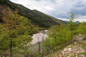 vår landskap från de bergen av grekland foto