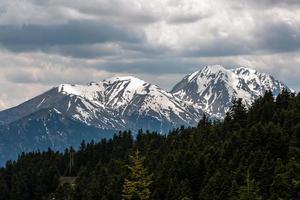 vår landskap från de bergen av grekland foto