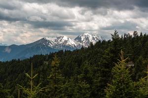 vår landskap från de bergen av grekland foto