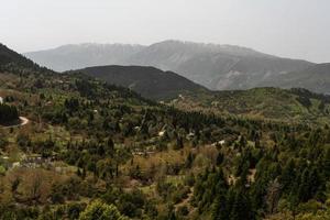 vår landskap från de bergen av grekland foto