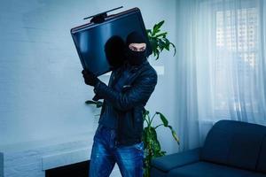 man rånare stjäla TV uppsättning från hus foto