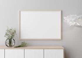 tömma horisontell bild ram på vit vägg i modern levande rum. falsk upp interiör i minimalistisk, samtida stil. fri Plats för din bild. trösta, blommor i vas, lampa. 3d tolkning. foto
