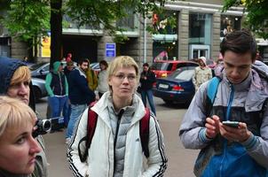 Kharkov, ukraina - Maj 17, 2017 diskussioner mellan de organisation av nazisterna och patrioter mot aktivister av de först HBTQ verkan i kharkov foto