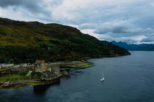 eilean donan slott, skottland foto