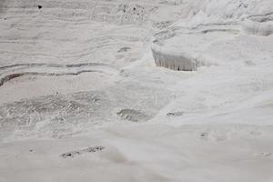 textur av pamukkale känd blå travertin pooler och terrasser foto