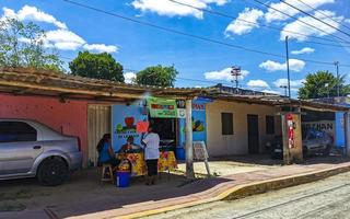 kantunilkin quintana roo mexico 2022 små by kantunilkin gator hus kyrkor och offentlig platser Mexiko. foto