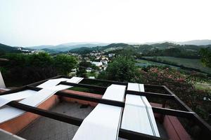 se från terrass hus på nocera umbra, stad och kommun i de provins av perugia, Italien. foto