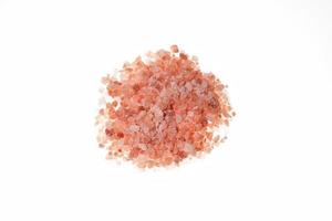 topp se av högen av himalayan salt isolerat på vit bakgrund foto