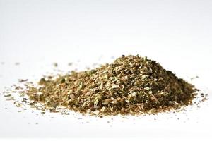 oregano högen på vit bakgrund foto