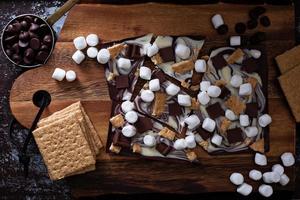 choklad bar med marshmallows foto