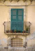 gamla sicilianska fönster foto