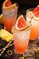 grapefrukt och ananas cocktail foto