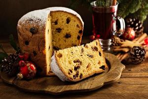 traditionell jul panettone med torkades frukt foto