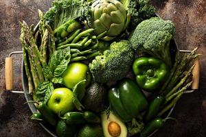 mängd av grön grönsaker och frukt foto