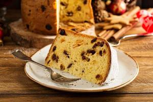 traditionell jul panettone med torkades frukt foto