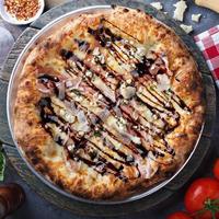 skinka, blå ost och balsamisk vinäger pizza foto