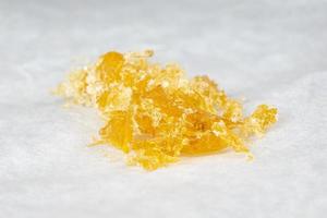 gul orange kristaller av cannabis vax stänga högt upp thc badda harts foto