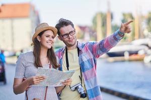 vuxen Lycklig turister sightseeing gdansk polen i sommar foto