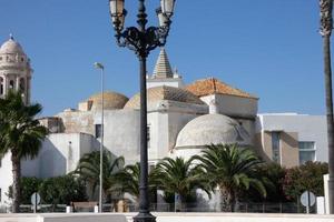 smal gator av de gammal stad av cadiz, sydlig Spanien foto