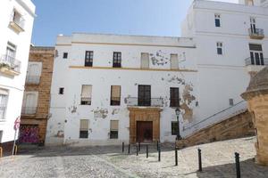 smal gator av de gammal stad av cadiz, sydlig Spanien foto