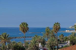 panorama över de hamn av de italiensk stad av san remo foto