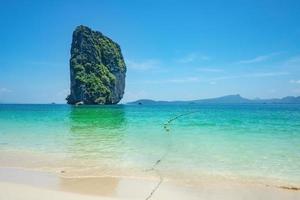 skön idyllisk marinmålning och vit sand på koh poda ö krabi stad thailand.krabi - i sydlig thailand är ett av de mest avkopplande platser på de planet. foto