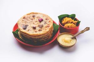 puran poli, puran roti, holige, obbattu, eller bobbattlu, är indisk ljuv flatbread från maharashtra foto