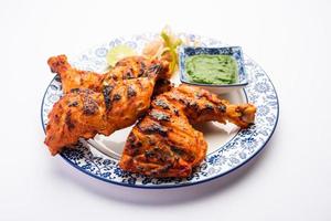 tandoori kyckling är ett indisk icke vegetarian kryddad mat foto