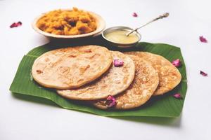 puran poli, puran roti, holige, obbattu, eller bobbattlu, är indisk ljuv flatbread från maharashtra foto