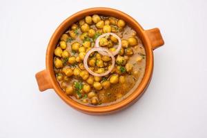 punjabi chana masala eller chole masala, är ett äkta norr indisk stil curry tillverkad med kikärtor foto