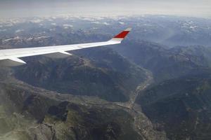 skön antenn se över de alps från en plan foto