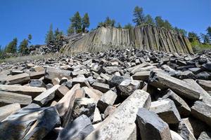 basalt formationer på djävulens efterhög nationell monument foto