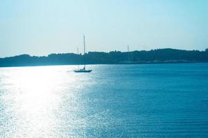 hamn på blå hav marinmålning solnedgång foto