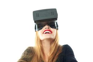 flicka i virtuell verklighet glasögon foto