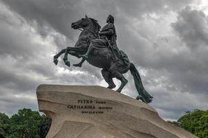 de brons ryttare ryttare staty av Peter de bra i de senat fyrkant i helgon Petersburg, Ryssland. bemyndigad förbi Catherine de bra, foto