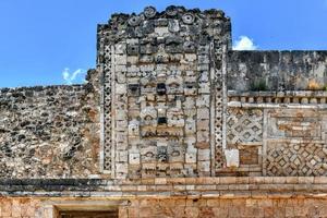 fyrhörning av de nunnor i de yucatan i uxmal, Mexiko. foto