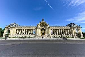 paris, Frankrike - Maj 17 2017 - de petit palais är ett konst museum i de 8:e arrondissement av paris, Frankrike. foto