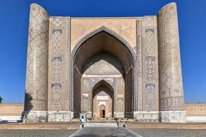 bibi khanym moské i samarkand, uzbekistan. i de 15:e århundrade den var ett av de största och mest magnifik moskéer i de islamic värld. foto