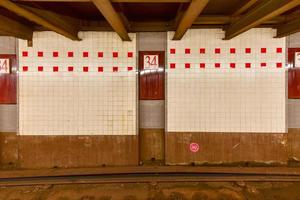 ny york stad - februari 16, 2016 - mta 34: e gata tunnelbana station, härold fyrkant i ny york stad. foto