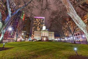 de gammal stat hus byggnad på natt i Hartford, connecticut. foto