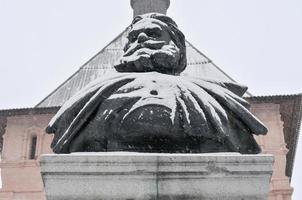 monument till dmitry pozharsky i suzdal, gyllene ringa av Ryssland. foto