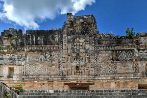 fyrhörning av de nunnor i de yucatan i uxmal, Mexiko. foto