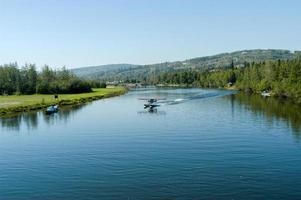 sjöflygplan landning på de vatten i alaska foto