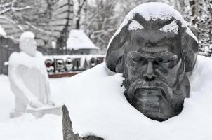 fallen monument parkera också känd som muzeon parkera av konst med reliker av de sovjet union, Moskva, Ryssland, cirka december 2021 foto